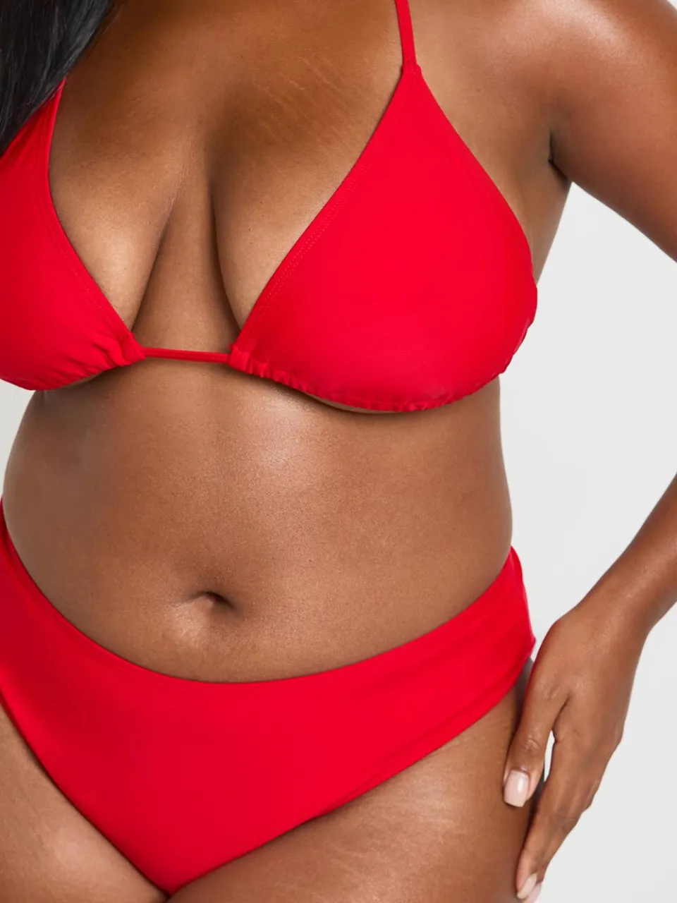 boohoo Dames Plus Essentials Effen Bikinislip rood, foto 4