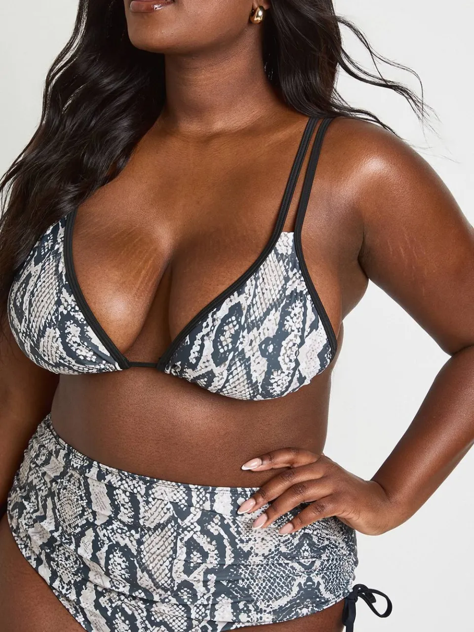 boohoo Dames Plus Slangenprint Driehoekige Bikinitop En Geplooid Broekje Set beige, foto 4