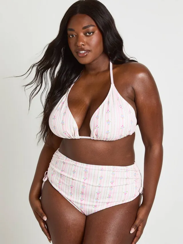 boohoo Dames Plus Wafelprint Bikini Set Met Kanten Afwerking Driehoekige Top & Gefronsde Zijkant Bikinibroekje Roze