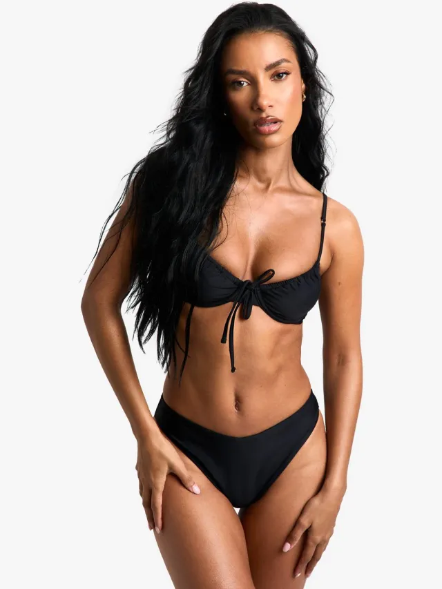boohoo Dames Swimwear Essentials Onderbedeelde Bikini Top Zwart