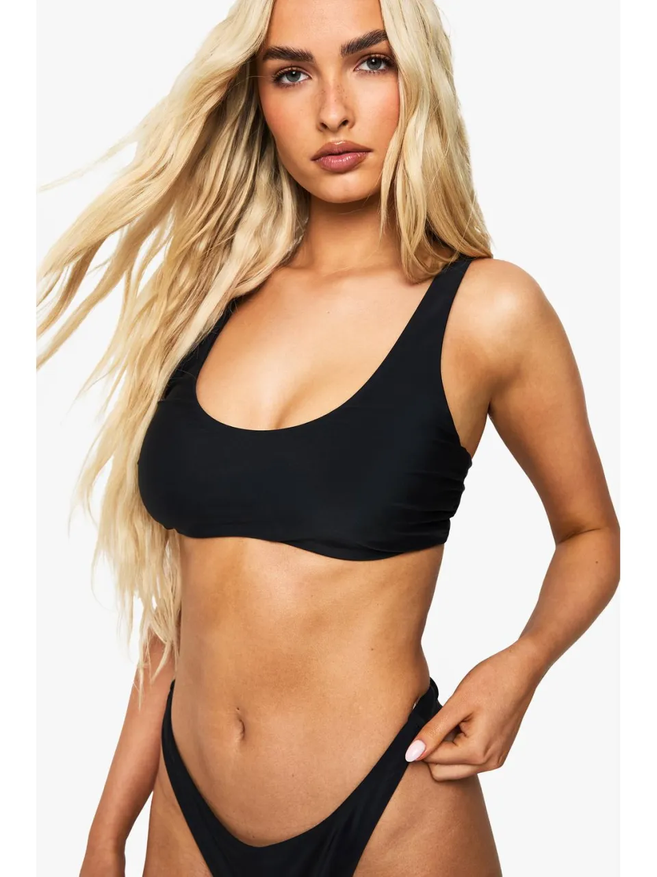 boohoo Dames Swimwear Essentials Bikini Top voor vollere buste met ronde halslijn Zwart