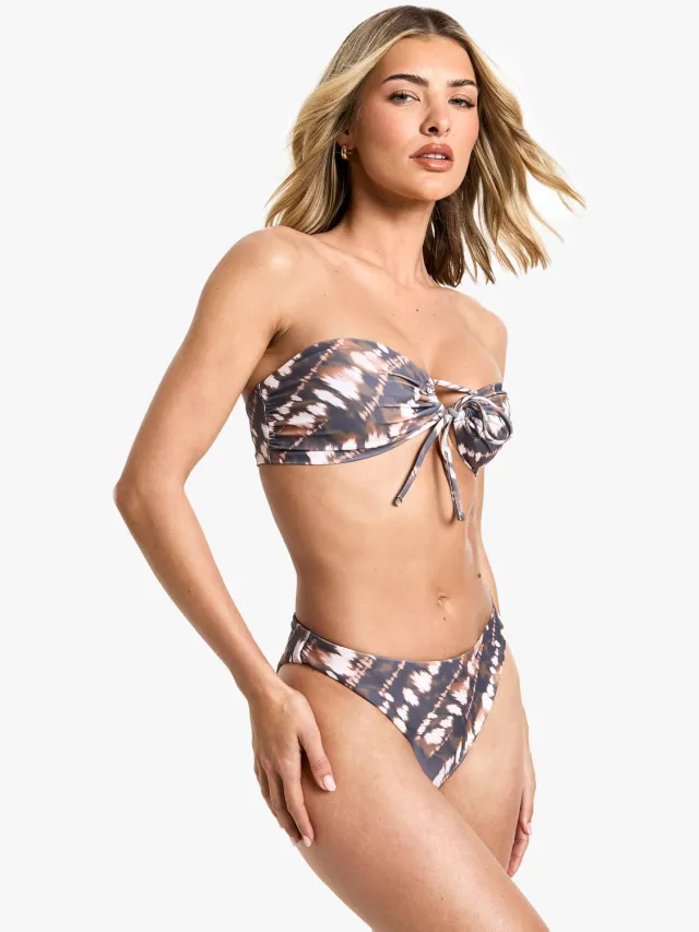boohoo Dames Tie Dye Print V-Front Bikini Broekjes met Hoge Beenlijn Multicolor