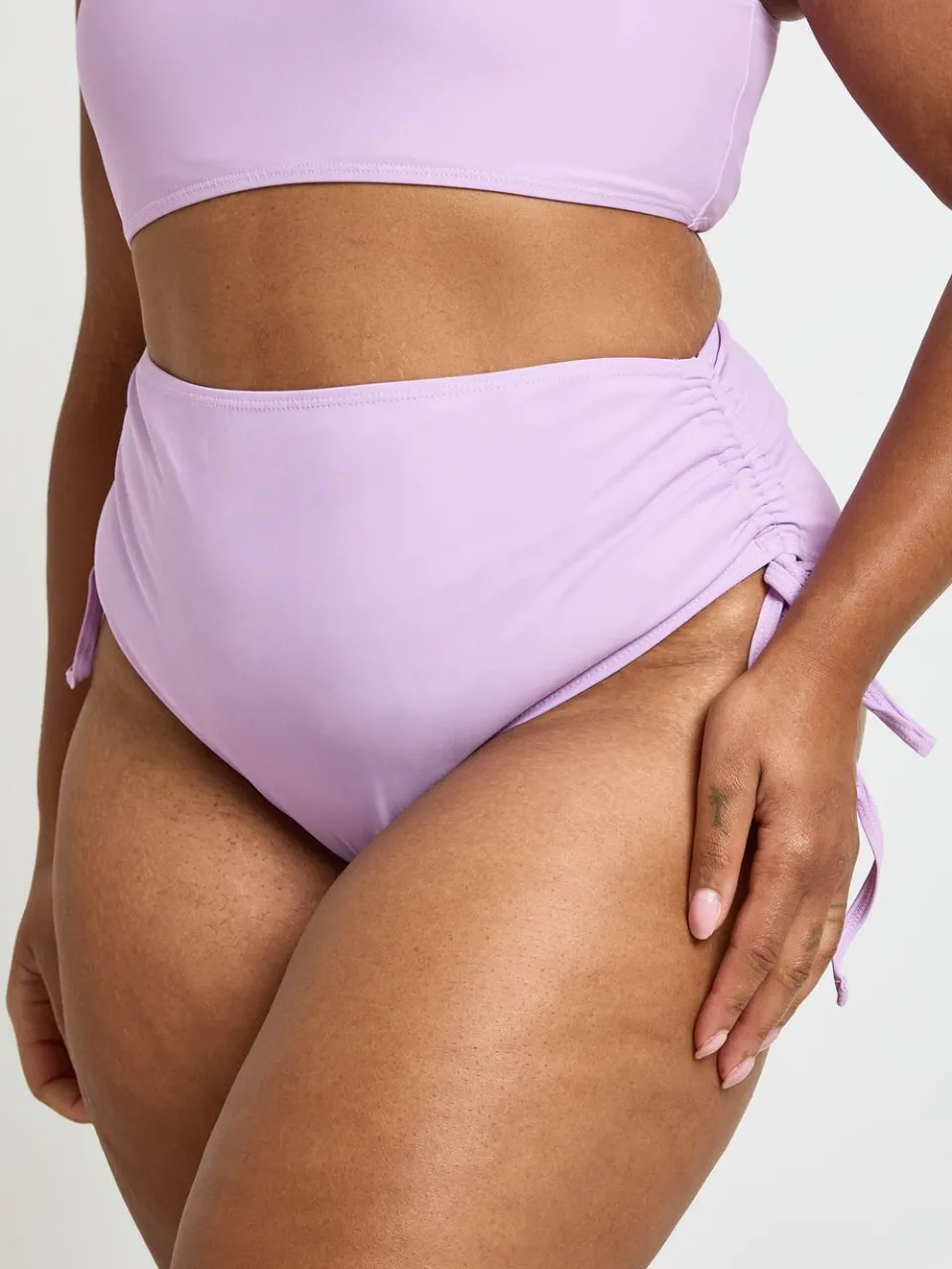 boohoo Dames Plus Buikcontrolerende Geplooid Hoge Taille Bikinibroekje lila, foto 2