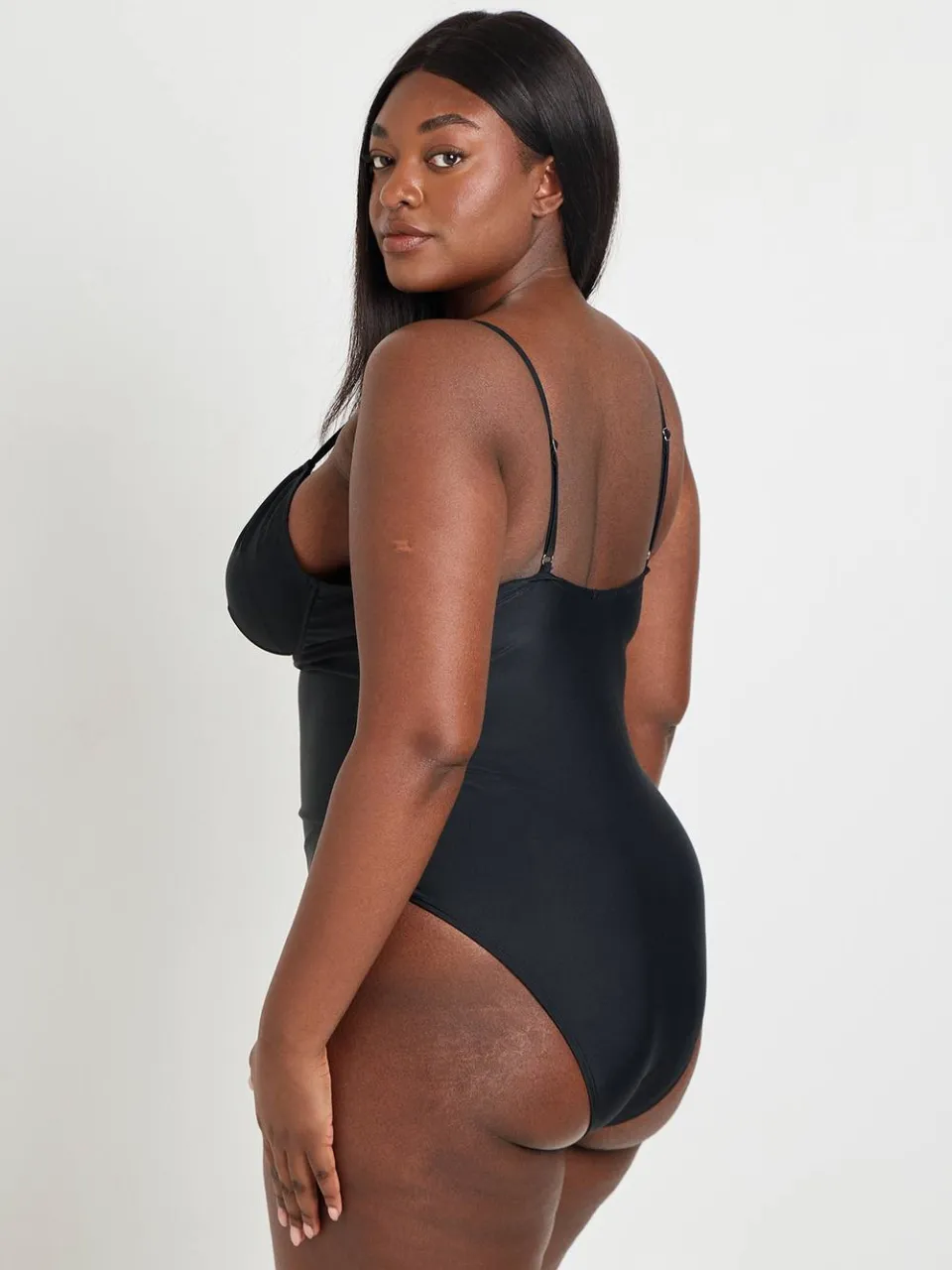 boohoo Dames Plus Zwemkleding Essentials Badpak Met Beugel zwart, foto 3