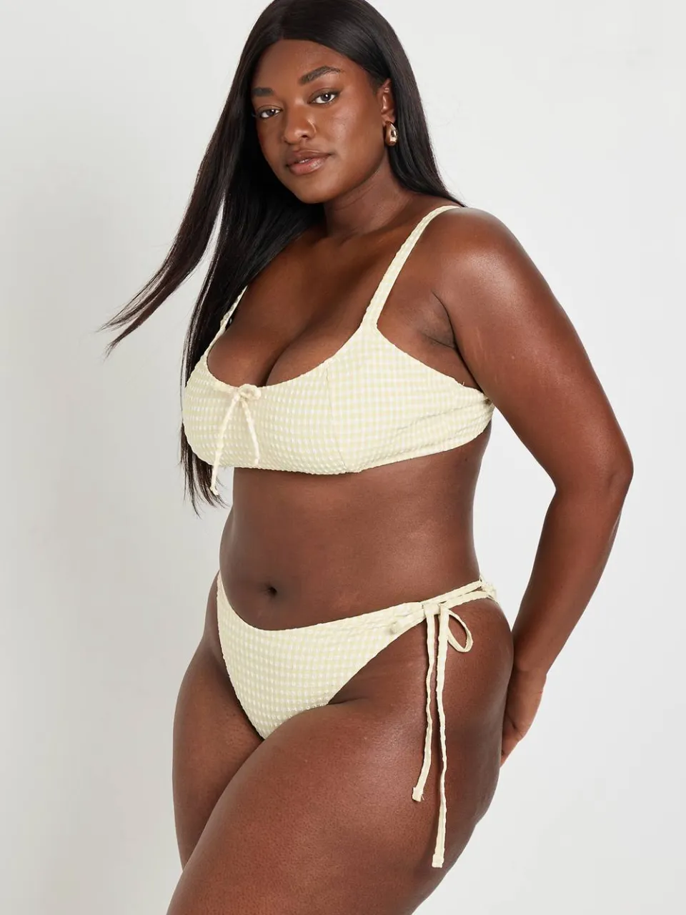 boohoo Dames Plus Geruite Scoop Bikini Top & Strik Zijkant Bikini Broekje Set citroen, foto 3