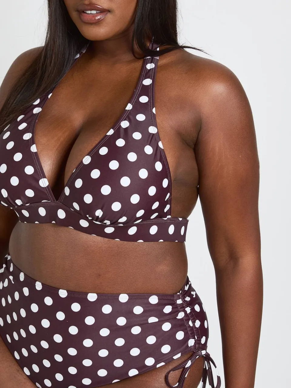 boohoo Dames Plus Polka Dot Buikcontrolerende Hoge Taille En Plunge Bikini Top chocoladebruin, foto 4