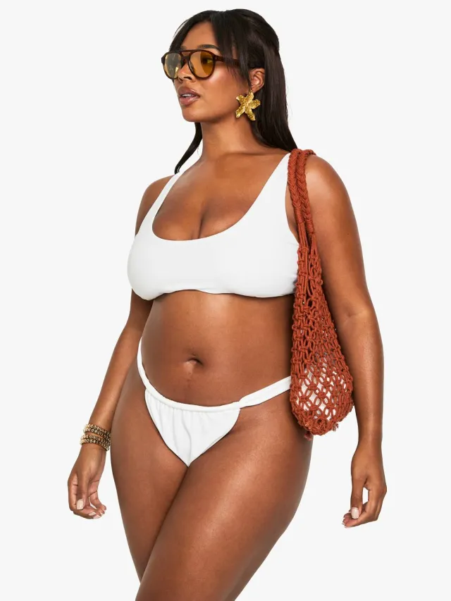 boohoo Dames Plus Swimwear Essentials Tanga Slip Wit