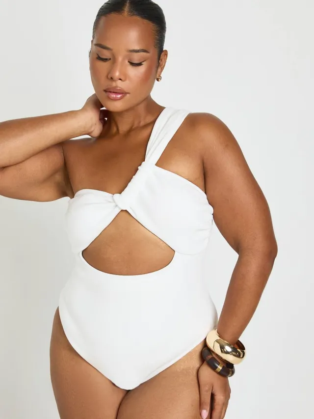 boohoo Dames Plus Asymmetrisch Badpak Met Cut-out In Het Midden Wit