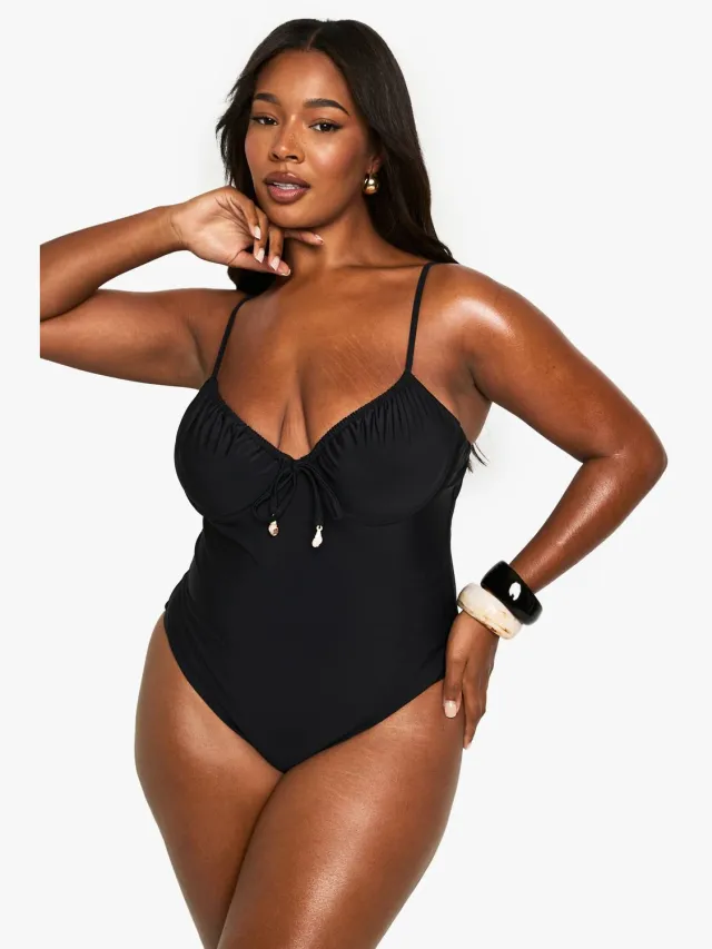 boohoo Dames Badpak met plusmaat, schelptrim, gerimpelde cup en onderwire Zwart