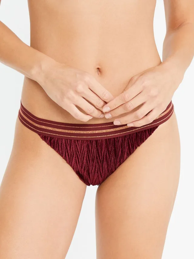 Penti Laag-gevormde Ribbels Hipster Bikini Slip Bordeauxrood