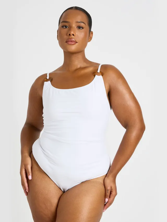 boohoo Dames Plus Badpak Met Ringsierdetail En Ronde Hals Wit
