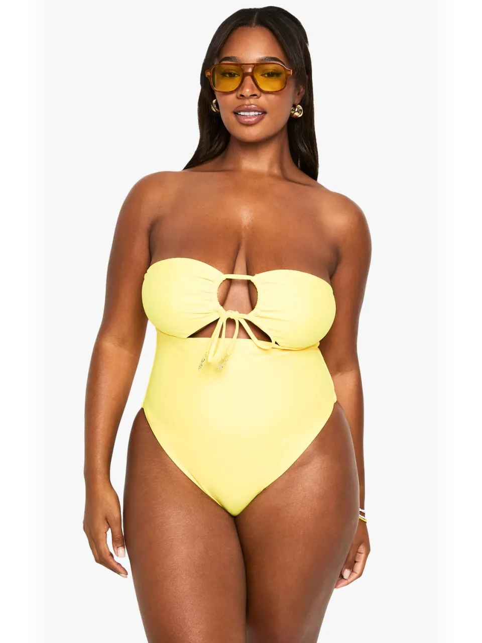boohoo Dames Plus Sunshine Trim Cut Out Bandeau Zwempak geel, foto 3
