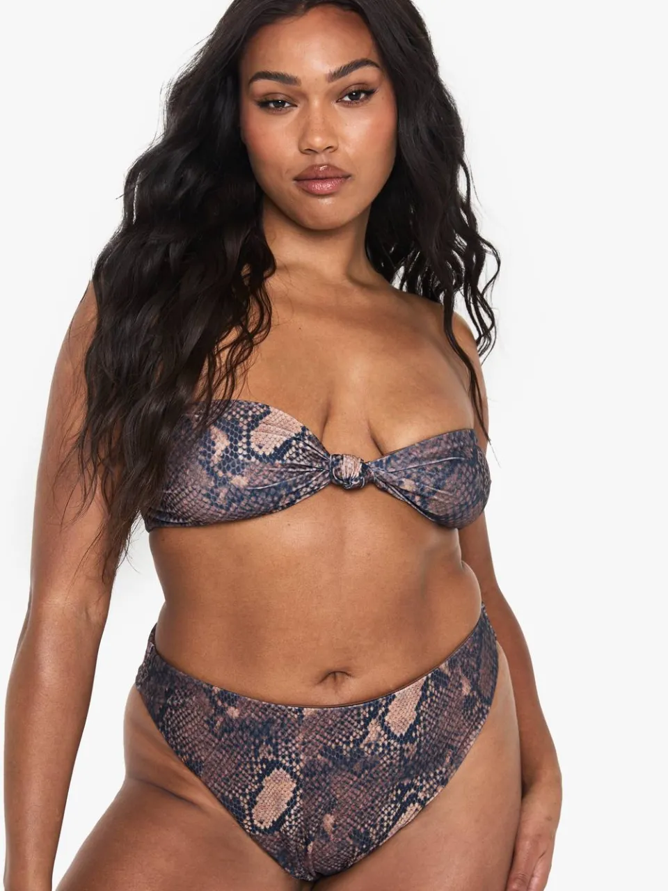 boohoo Dames Plus Bikini Top met Knoopdetail en Slangprint in Bandeaustijl slangenprint, foto 3