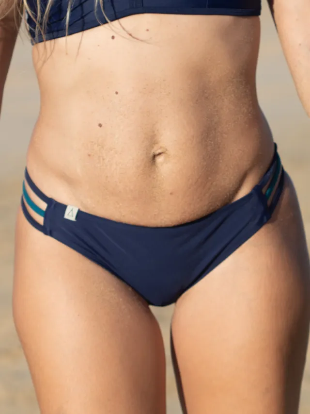 Inaska dames vegan Bikinibroekje Low Waist Free Donkerblauw Extra donkerblauw