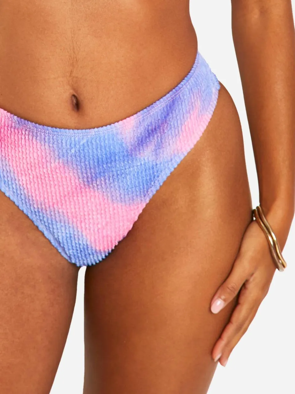 boohoo Dames Tie Dye Crinkle Hipster Bikini Slip roze, foto 4