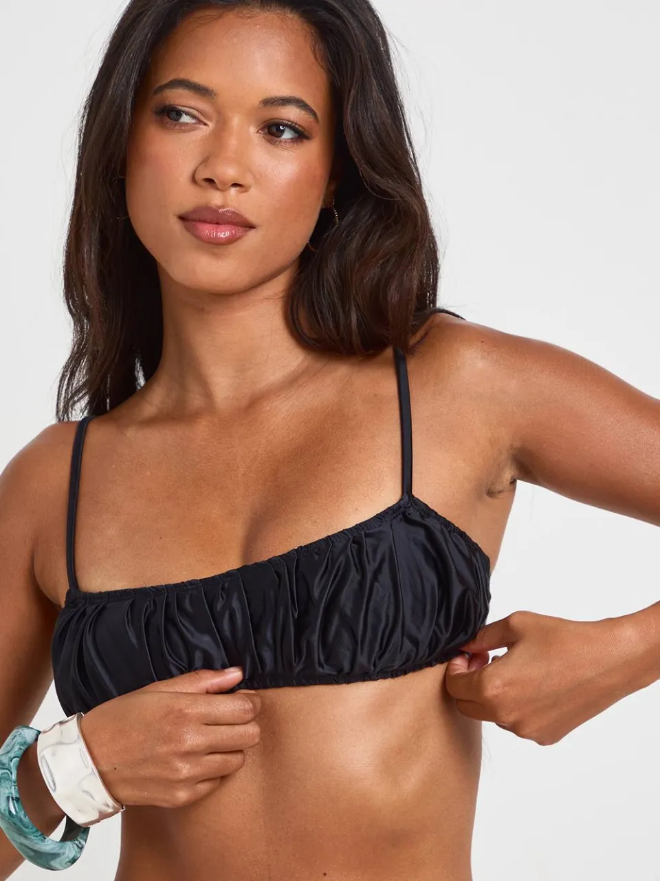 boohoo Dames Satijnen Bikini Top Met Diepe Hals En Hoog Uitgesneden Bikinislip zwart, foto 4