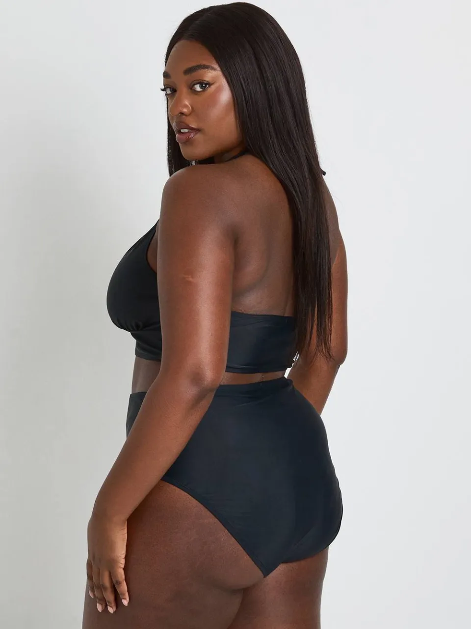 boohoo Dames Plus Size Diepe Halslijn Bikini Top Met Sierdetail & Hoge Taille Set zwart, foto 2