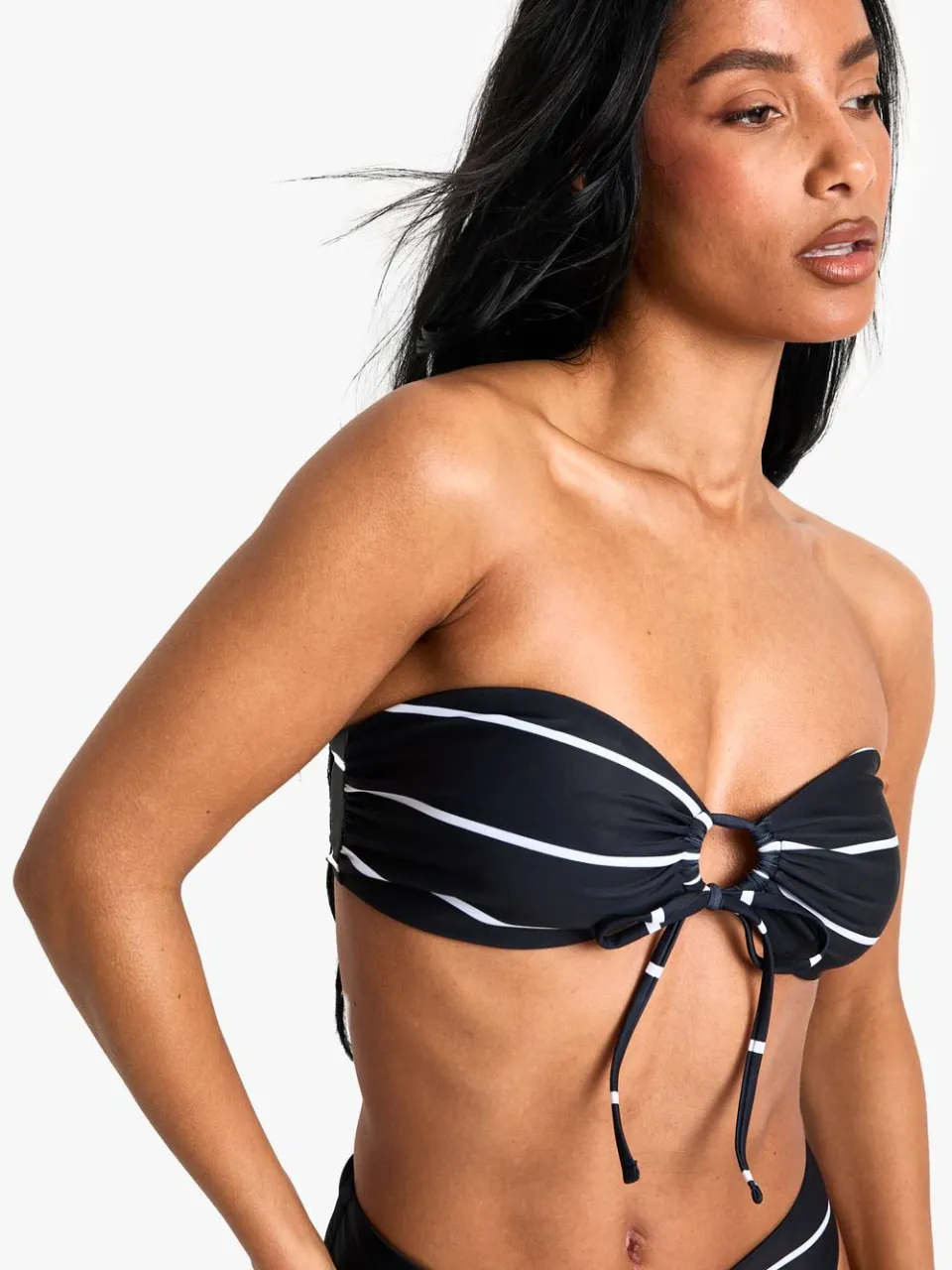 boohoo Dames Badmode Essentials Multiway Streepjes Bandeau Bikini Top zwart, foto 4