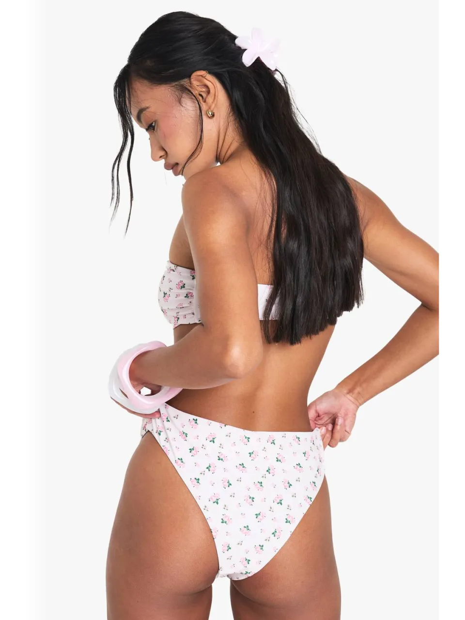 boohoo Dames Swimwear Essentials Ditsy Floral Knot Bandeau Bikini Top roze, foto 2