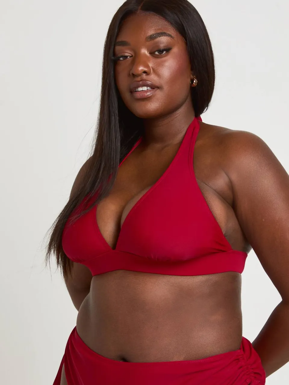 boohoo Dames Plus Size Diepe Halter Bikini Top bordeaux rood, foto 4