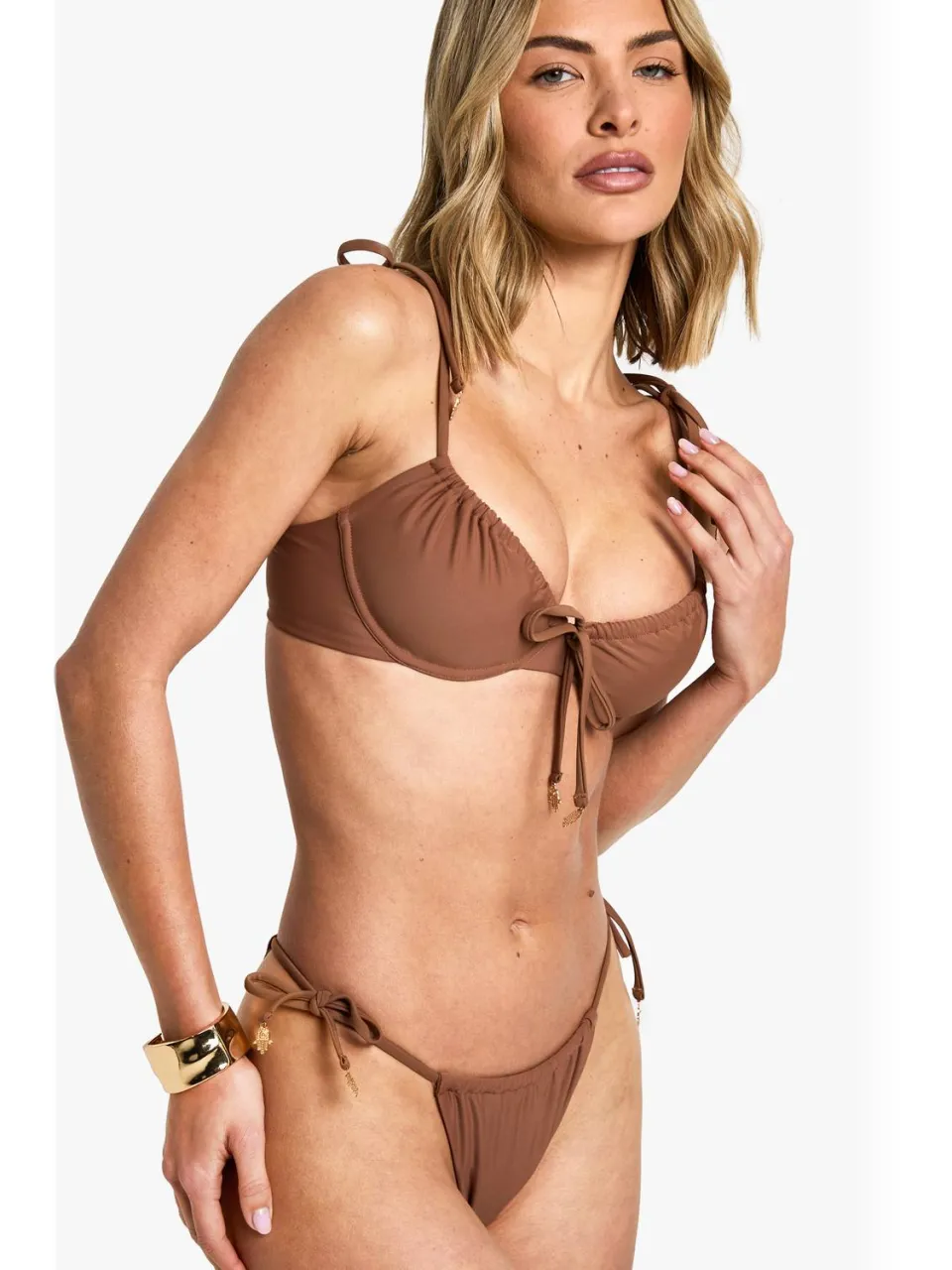 boohoo Dames Hamsa Hand Charm Versiering Tie-Schouder Onderbeugelde Bikini Top donkerbruin, foto 2