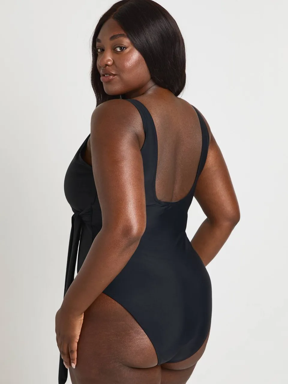 boohoo Dames Plus Buikcontrole Wikkel Detail Badpak zwart, foto 2