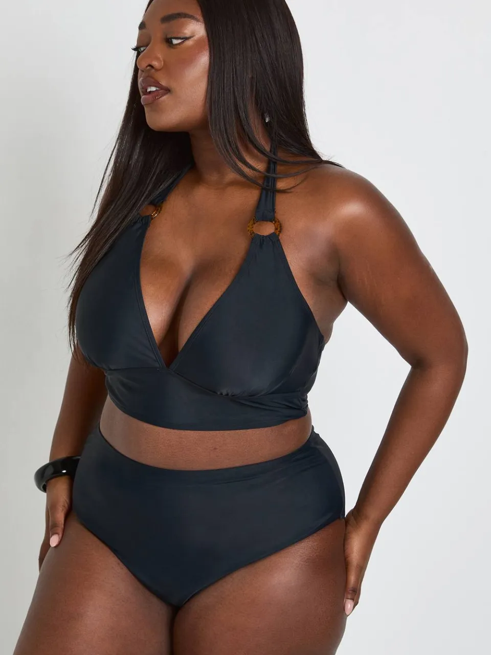 boohoo Dames Plus Size Diepe Halslijn Bikini Top Met Sierdetail & Hoge Taille Set zwart, foto 3