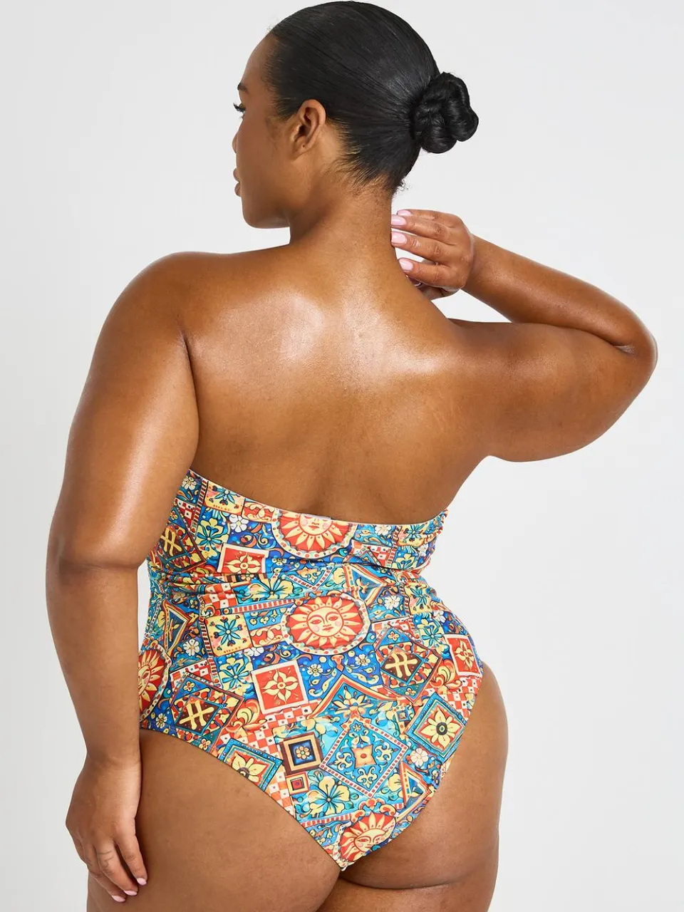 boohoo Dames Plus Bandeau Badpak Met Tegelprint multicolor, foto 3
