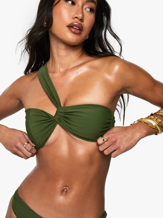 boohoo Dames Premium Satijn Asymmetrische Halternek Bandeau Bikini Top kaki, foto 2