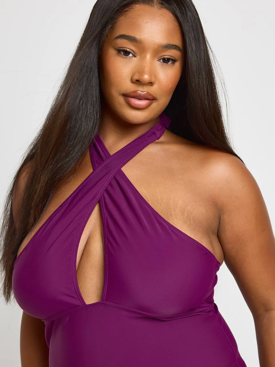 boohoo Dames Plus Halter Crossover Badpak Met Keyhole Detail violet, foto 4