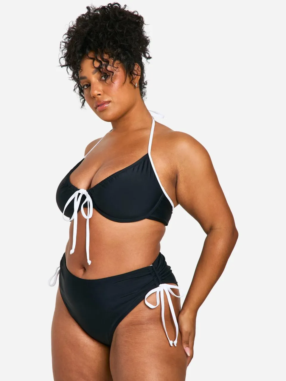 boohoo Dames Plus Contrast Tie Front Bikini Top zwart, foto 3