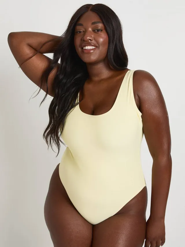 boohoo Dames Plus Essentials Badpak Met Ronde Halslijn citroen, foto 3