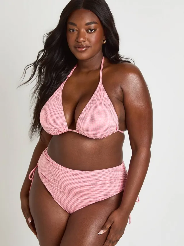 boohoo Dames Plus Getextureerde Gingham Driehoek Bikinitop & Geplooid Hoge Taille Bikinibroekje Set Rood