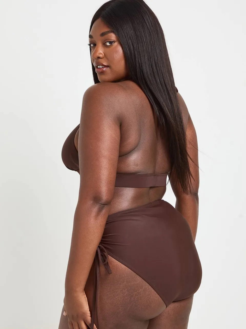 boohoo Dames Plus Buikcontrolerende Hoge Taille En Plunge Bikini Set chocoladebruin, foto 3