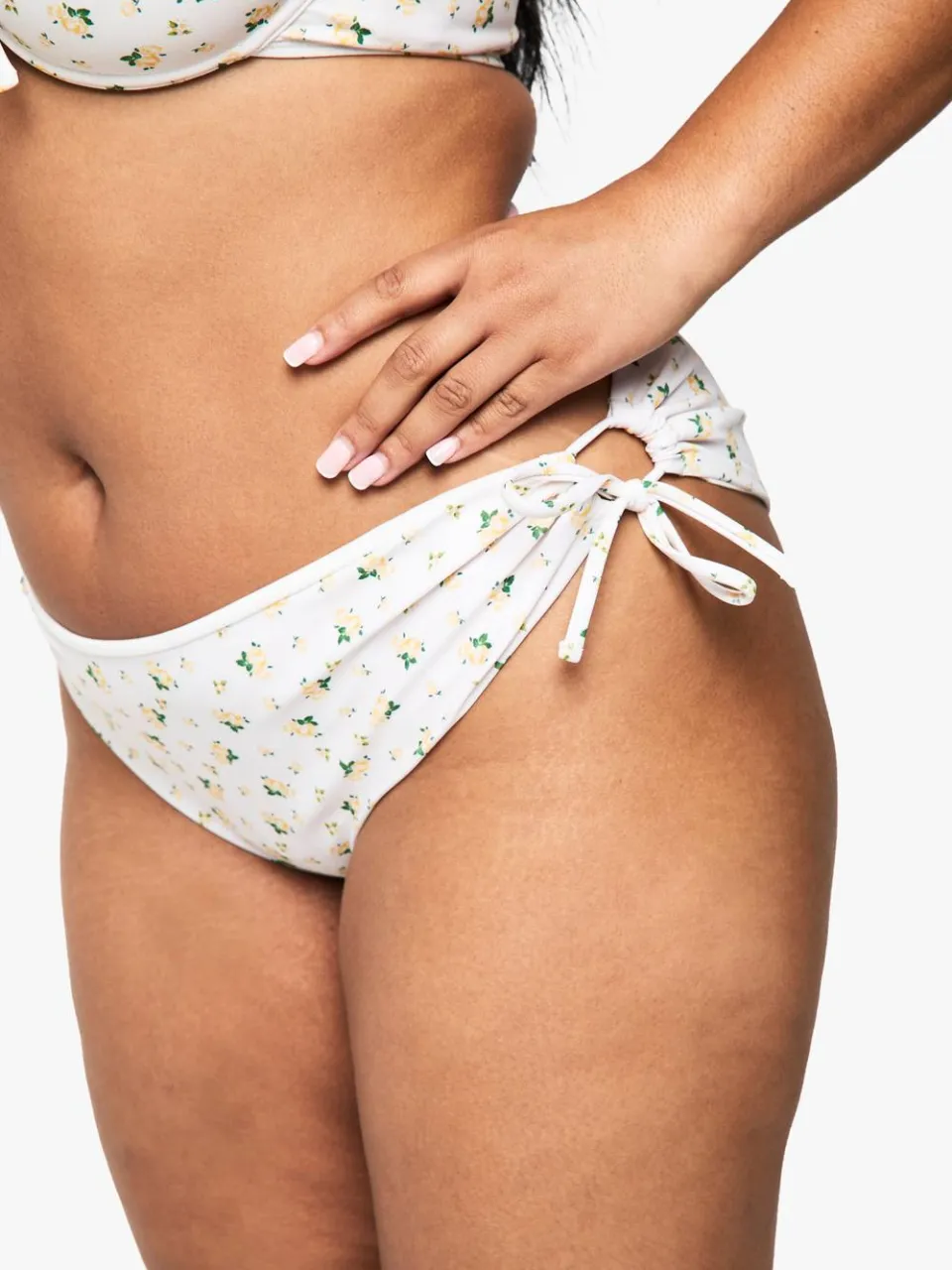 boohoo Dames Plus Ditsy Floral Gerimpte Bum Tie Zij Bikini Slip geel, foto 4