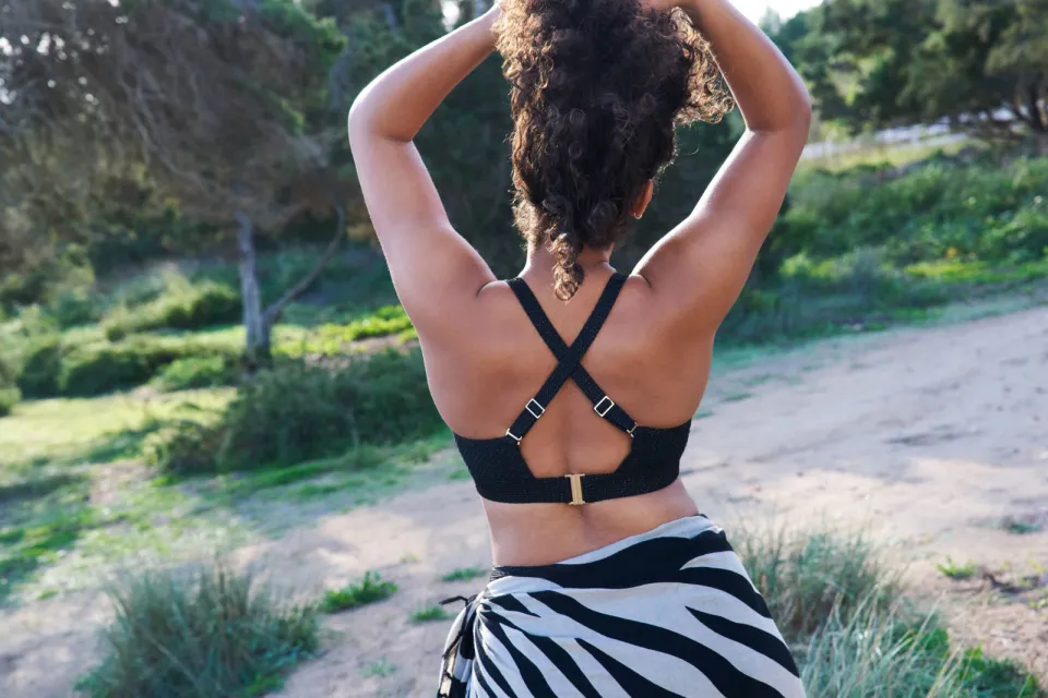 BEACHWAVE Curve beugel bikinitop zwart, foto 7