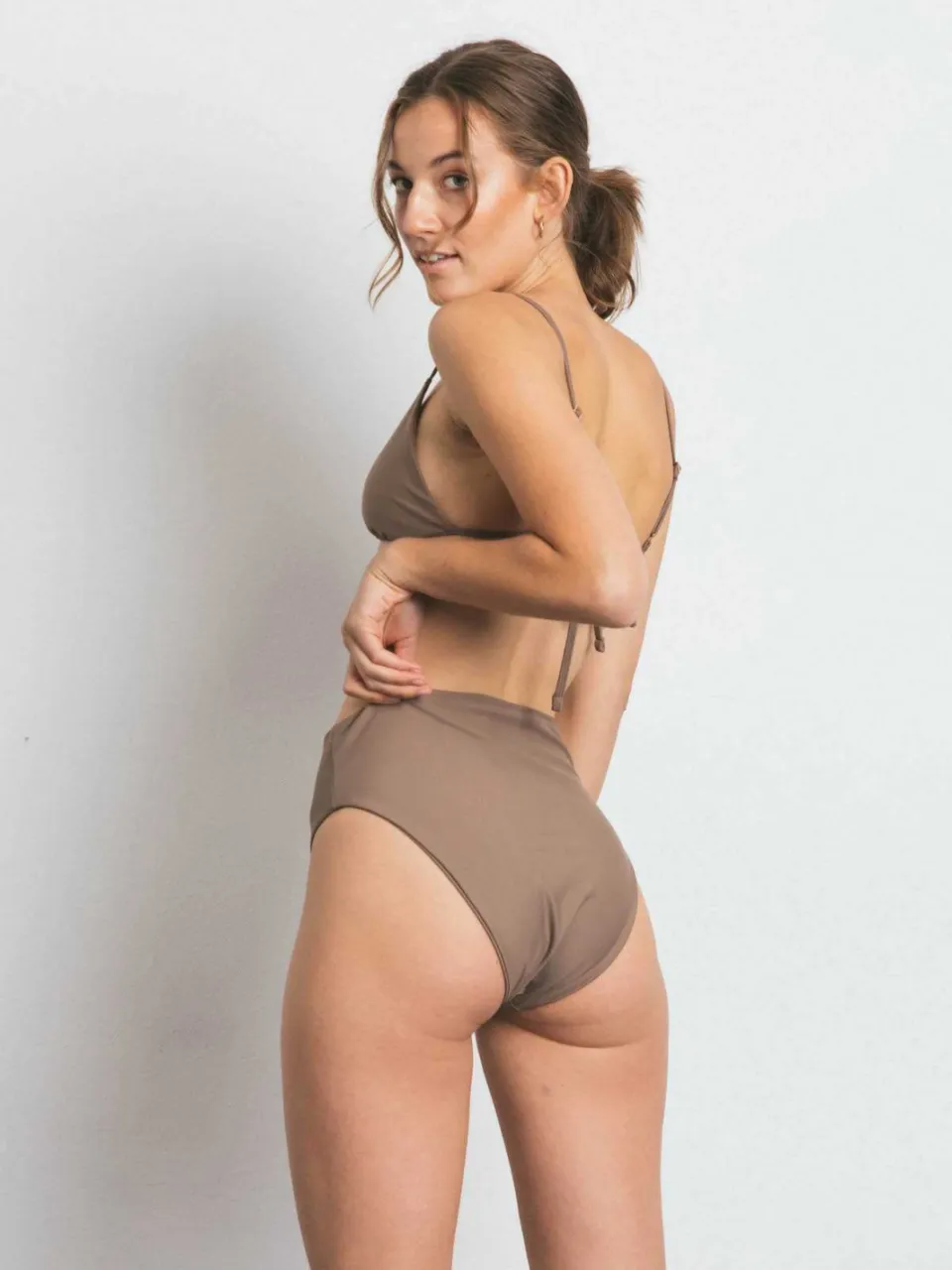 OCEANCHILD dames vegan Bikinibroekje Benice Coconut Hoge Taille lichtbruin, foto 2