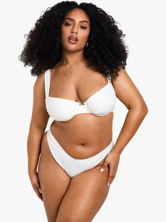 boohoo Dames Plus Swimwear Essentials V-Front Slip Wit