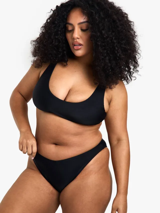 boohoo Dames Plus Swimwear Essentials Crop Bikini Top Zwart