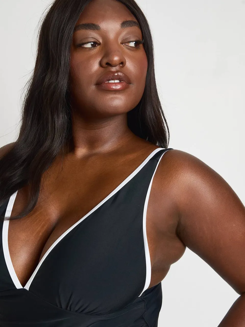boohoo Dames Plus Buikcontrolerend Badpak Met Diepe Hals zwart, foto 4