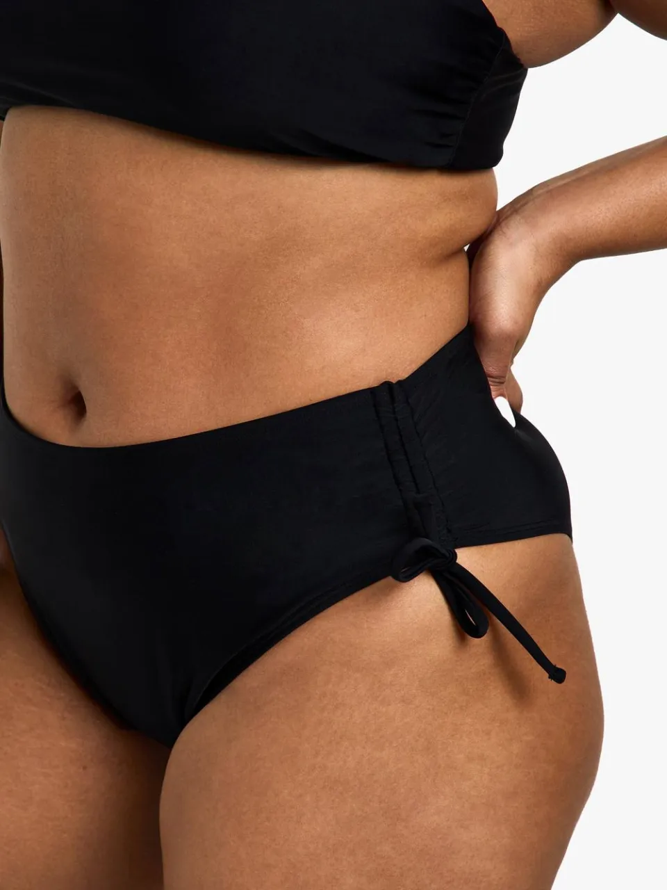 boohoo Dames Plus Badmode Essentials Buikcontrole Hoge Taille Slip zwart, foto 4