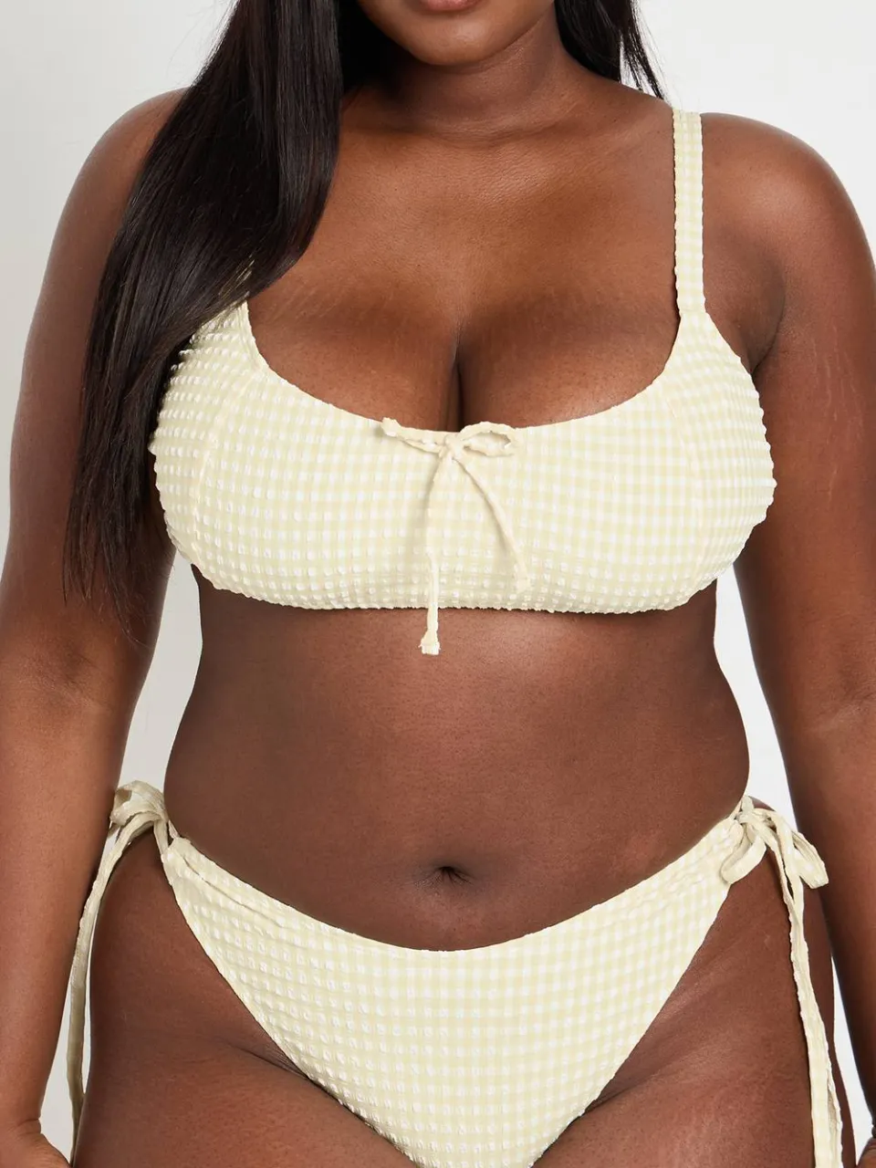 boohoo Dames Plus Geruite Scoop Bikini Top & Strik Zijkant Bikini Broekje Set citroen, foto 4