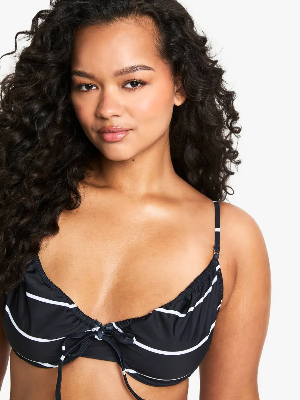 boohoo Dames Plus Zwemkleding Essentials Onderbeugelde Gestreepte Bikini Top zwart, foto 4