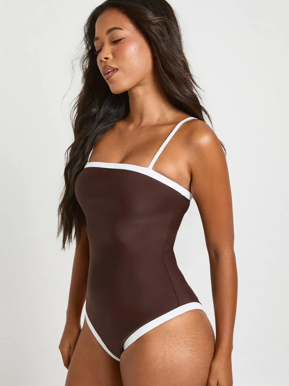 boohoo Dames Buikcontrolerend Badpak Met Contrasterende Vierkante Hals chocoladebruin, foto 3