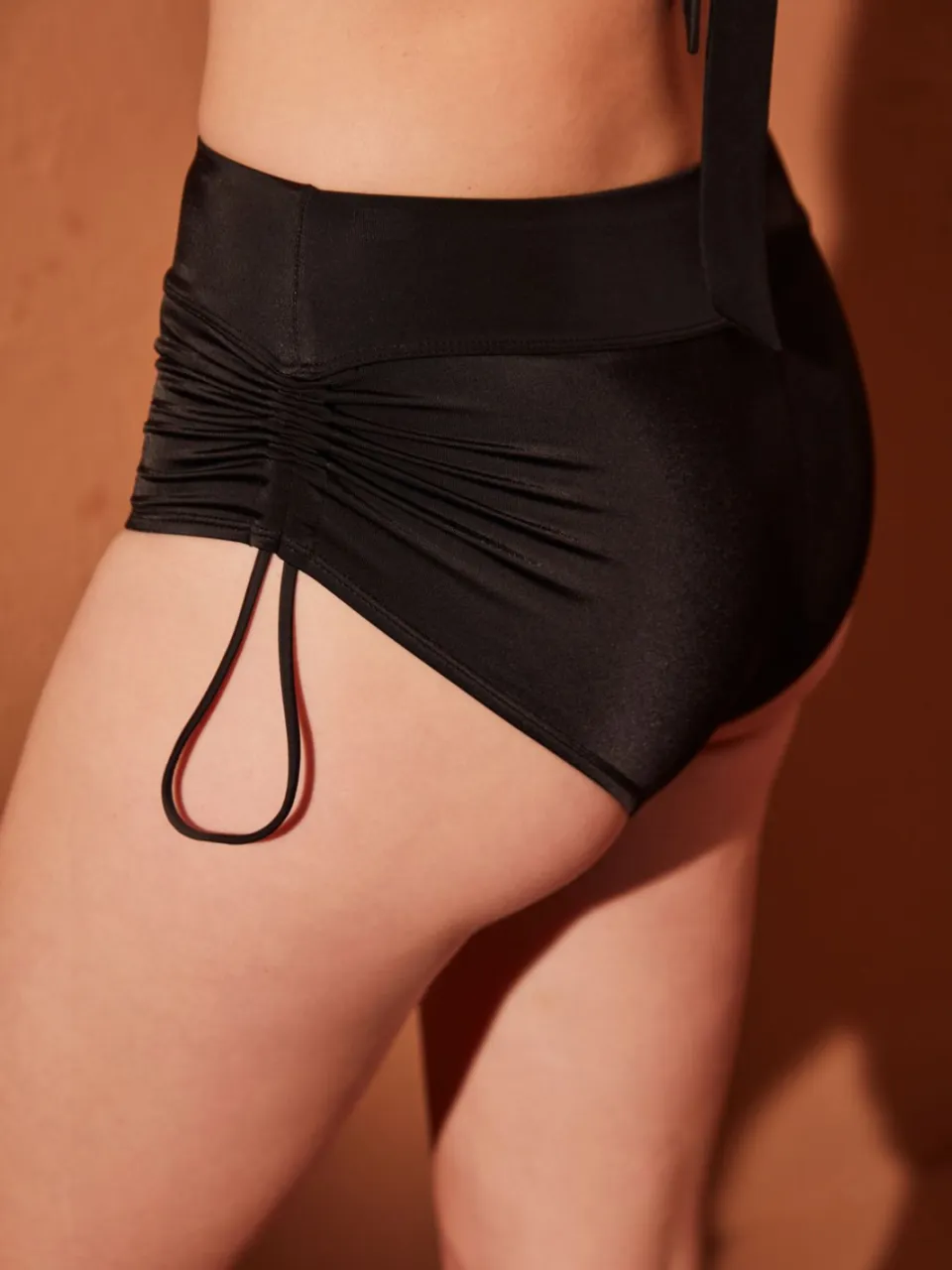 Penti Hoge Taille Gerimpelde Hipster Bikini Onderkant Zwart
