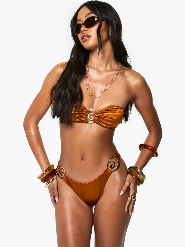 boohoo Dames Premium Satijn Goud Hardware Swirl Trim High Leg Bikini Broekjes Roest