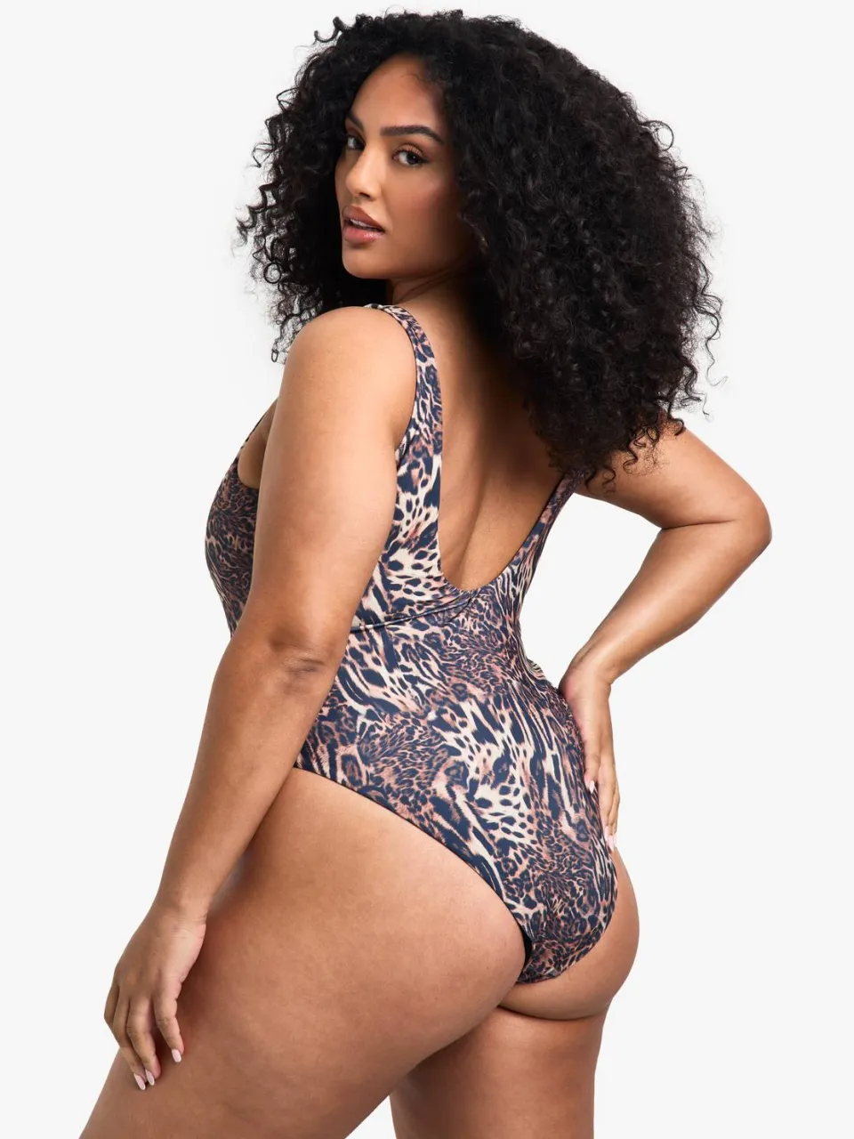 boohoo Dames Plus Swimwear Essentials Luipaard Badpak met Scoop Hals luipaardprint, foto 2
