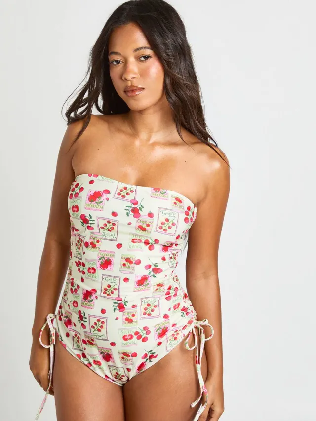 boohoo Dames Badpak Met Tomatenprint En Gerimpeld Bandeau Crème