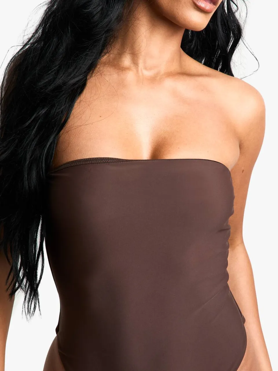 boohoo Dames Petite Swimwear Essentials Bandeau-badpak chocoladebruin, foto 4