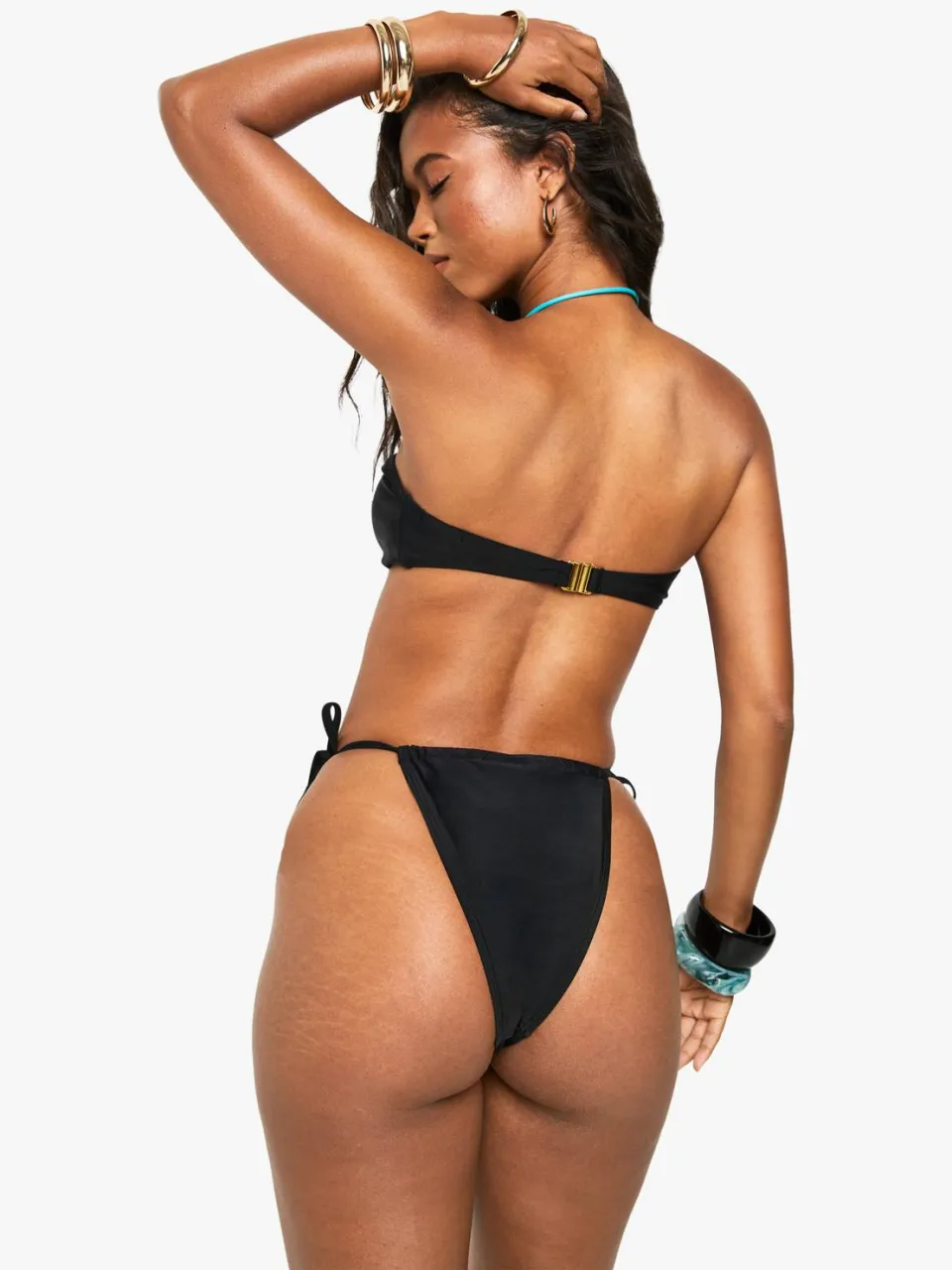 boohoo Dames Bikini set met parelversierde bandeau bikini top en zijgebonden bikini bottoms zwart, foto 2